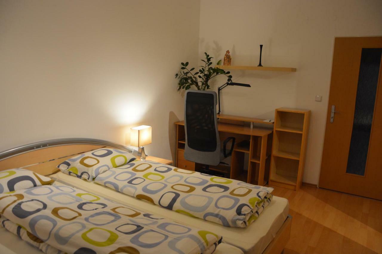 Apartmán Zderadova Brno Esterno foto