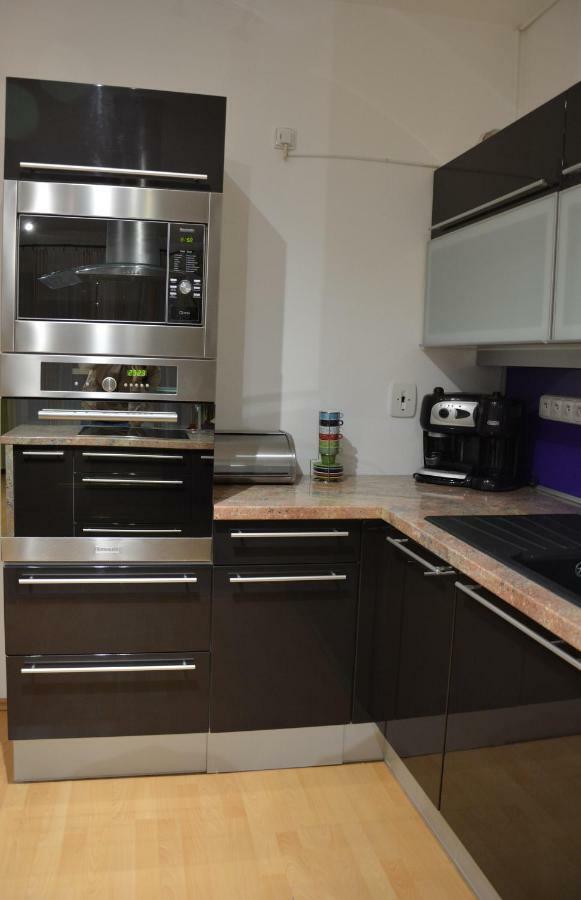 Apartmán Zderadova Brno Esterno foto